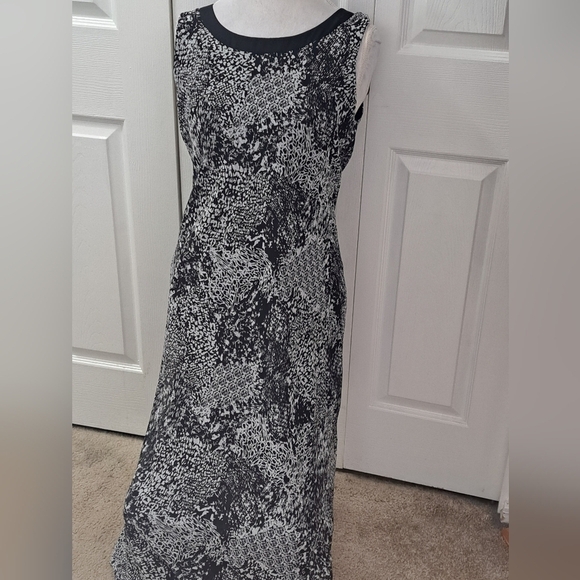 Studio 1 Sleeveless Maxi Dress With Open Top      Size 12 - Picture 5 of 16